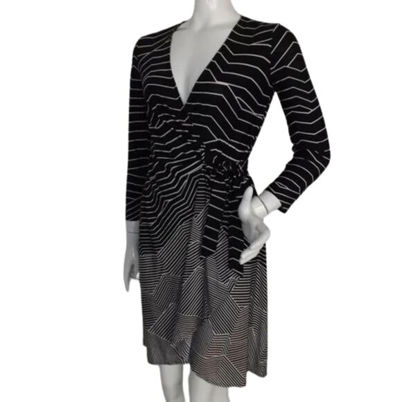 BCBGMAXAZRIA Wrap Dress, S, Adele/Chevron Print, Black/White, Long sleeves - Picture 4 of 13